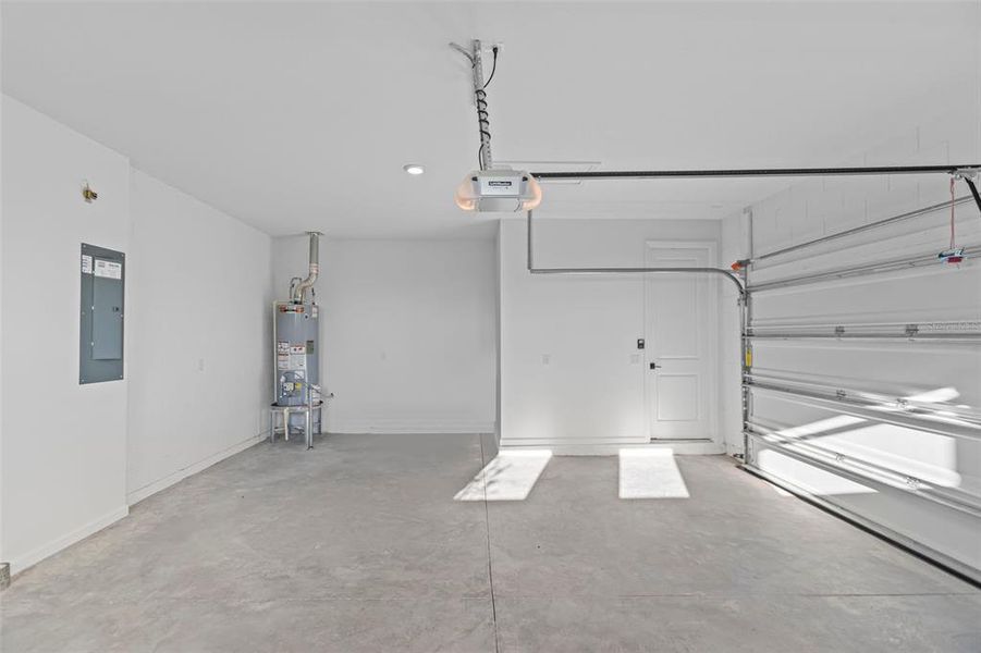 Spacious, unfurnished interior of a new home in Cresswind at Hammock Oaks, Lady Lake (Image 20). Spacious, unfurnished interior of a new home in Cresswind at Hammock Oaks, Lady Lake (Image 20).