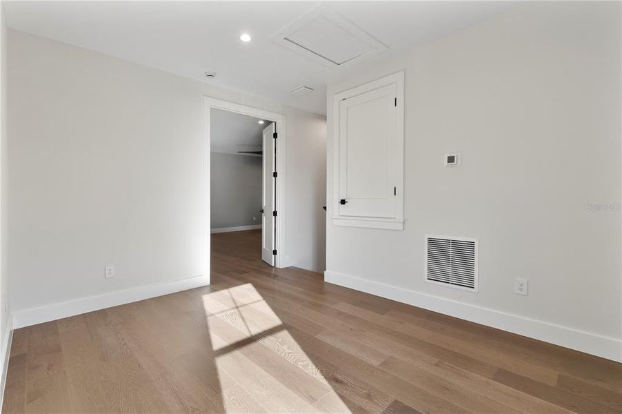 Spacious, unfurnished interior of a new home in , Winter Park (Image 27).