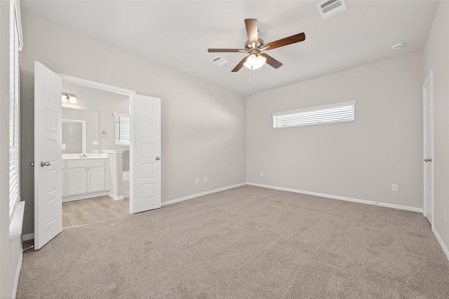 Spacious, unfurnished interior of a new home in Woodland Lakes, Houston (Image 29).