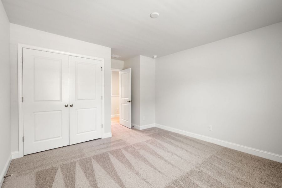 Spacious, unfurnished interior of a new home in Waterways, Richmond Hill (Image 35).