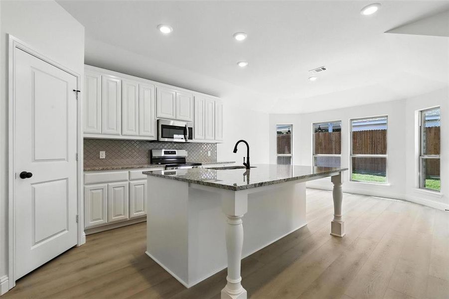 Furnished interior view inside a new home in Trail Creek, Cleburne (Image 13).