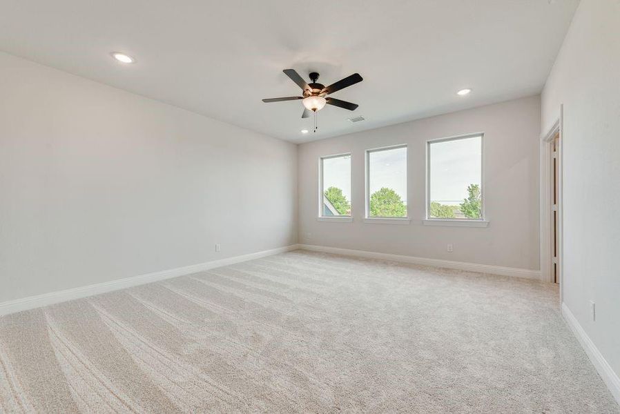 Spacious, unfurnished interior of a new home in Villages of Creekwood, Frisco (Image 33).