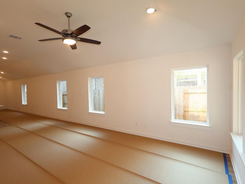 Spacious, unfurnished interior of a new home in Sorella, Tomball (Image 19). Spacious, unfurnished interior of a new home in Sorella, Tomball (Image 19).