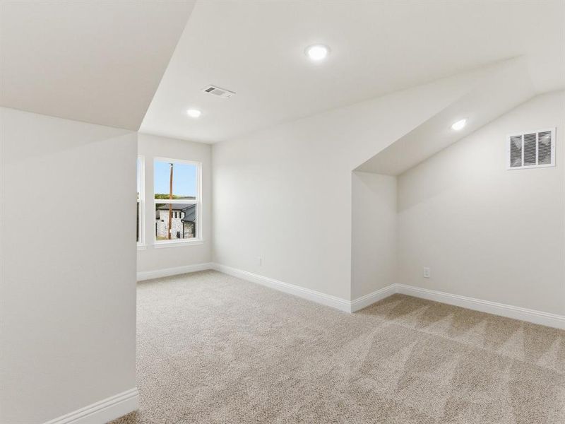 Spacious, unfurnished interior of a new home in , Granbury (Image 15).