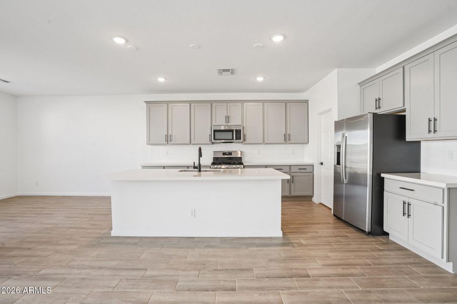 12-web-or-mls-W Cansados Rd-S1501-012