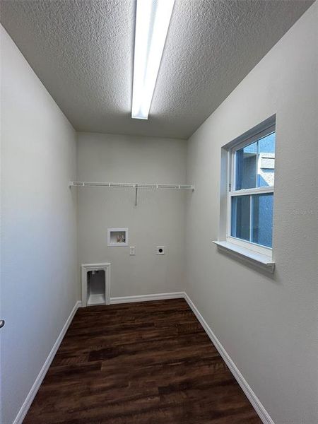 Spacious, unfurnished interior of a new home in , Citrus Springs (Image 11).