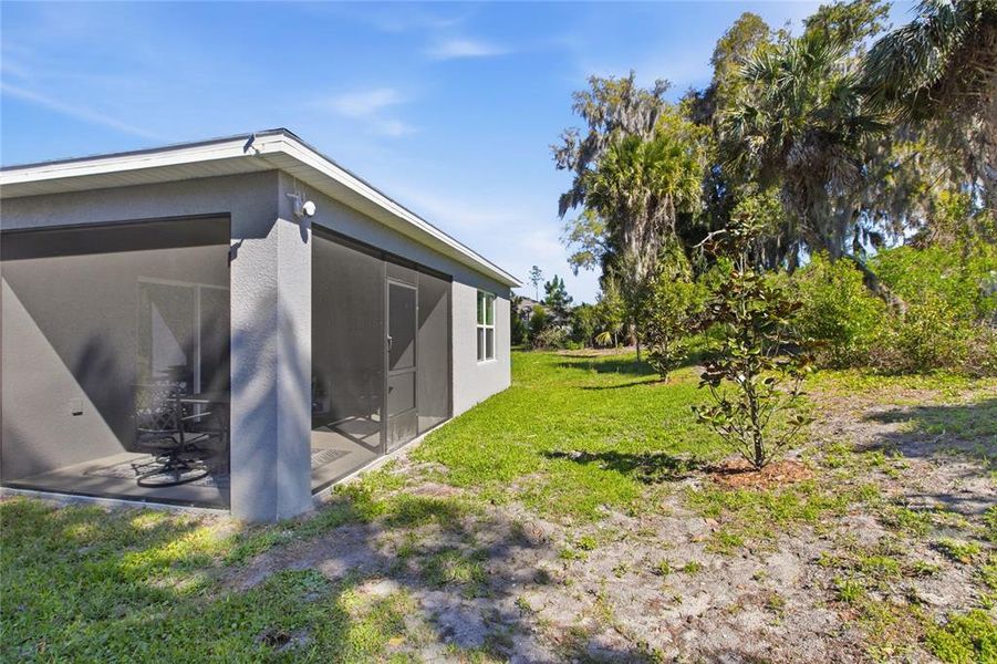 Exterior details and patio area of a home in Pelham Park, Deland (Image 21).