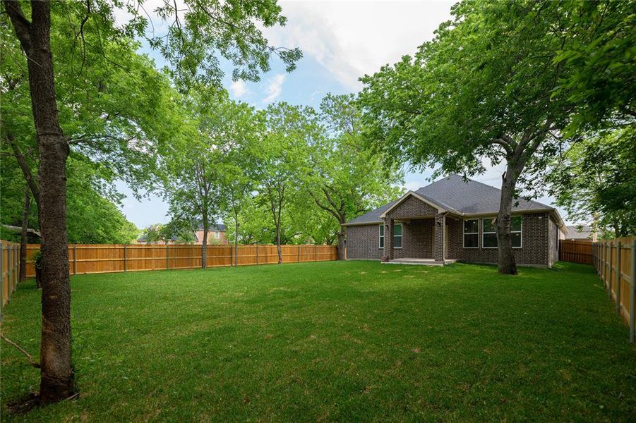 Exterior details and patio area of a home in , Garland (Image 4).