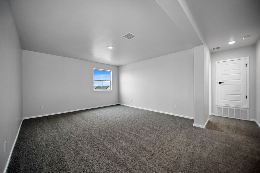 Representative unfurnished interior of a home built from the Capitan by Hakes Brothers in Summer Sky North, El Paso (Image 21).