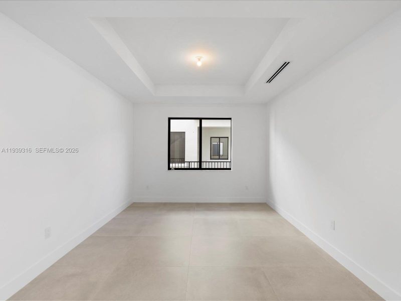 Spacious, unfurnished interior of a new home in , Miami (Image 24).