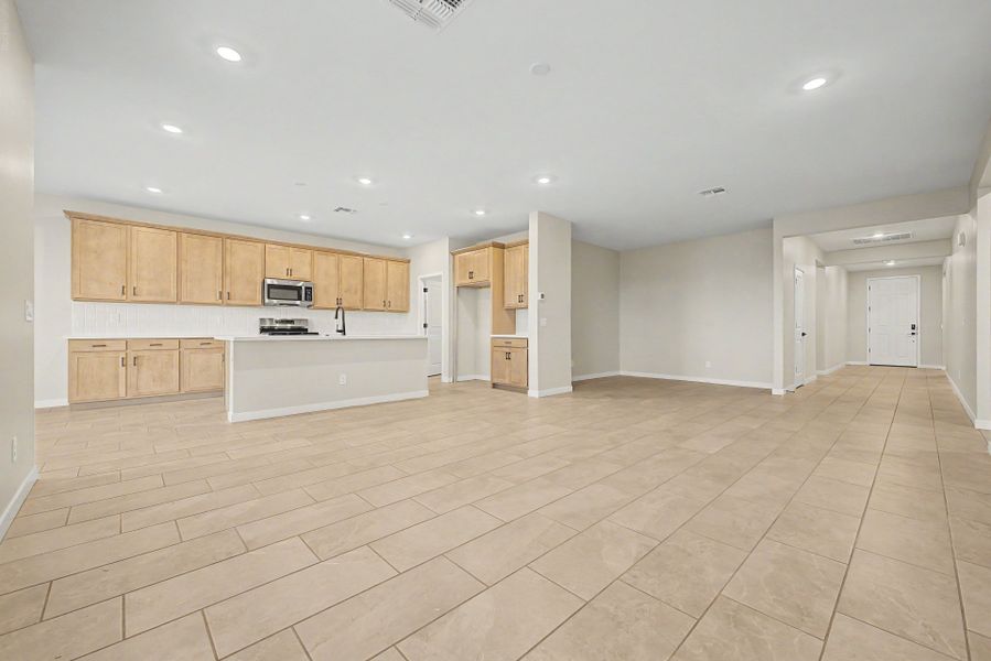 Spacious, unfurnished interior of a new home in Citrus Park, Goodyear (Image 8).