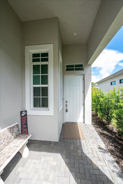 Exterior details and patio area of a home in , Port St. Lucie (Image 2).