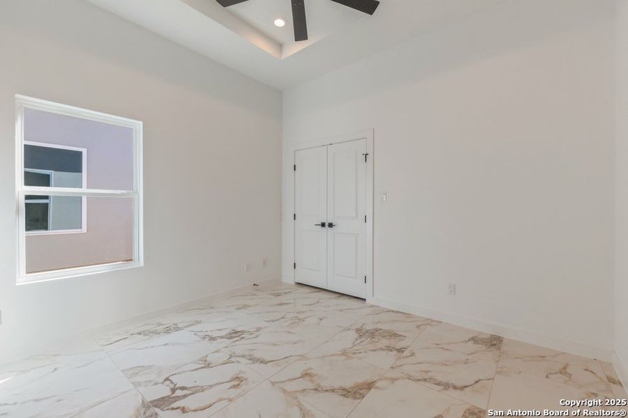 Spacious, unfurnished interior of a new home in , Laredo (Image 16).