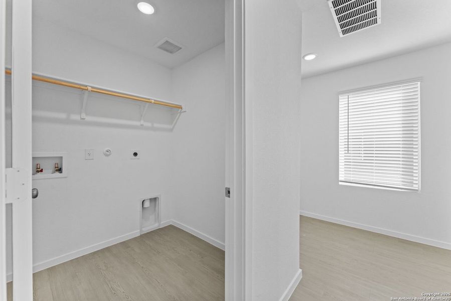 Spacious, unfurnished interior of a new home in Torian Village: Belmar Collection, San Antonio (Image 16).