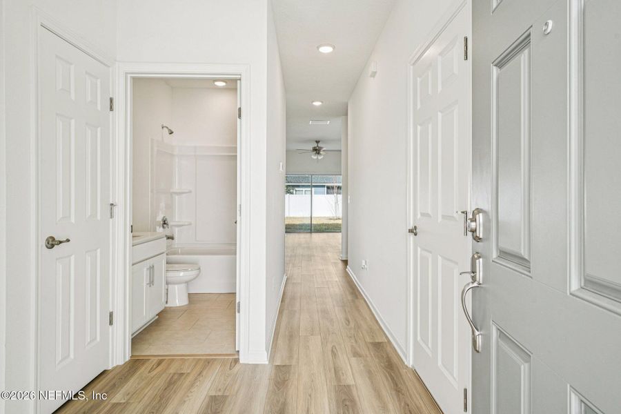 Spacious, unfurnished interior of a new home in Panther Creek, Jacksonville (Image 15).