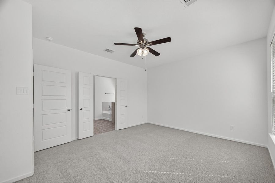 Spacious, unfurnished interior of a new home in Rollingbrook Estates, Baytown (Image 39).