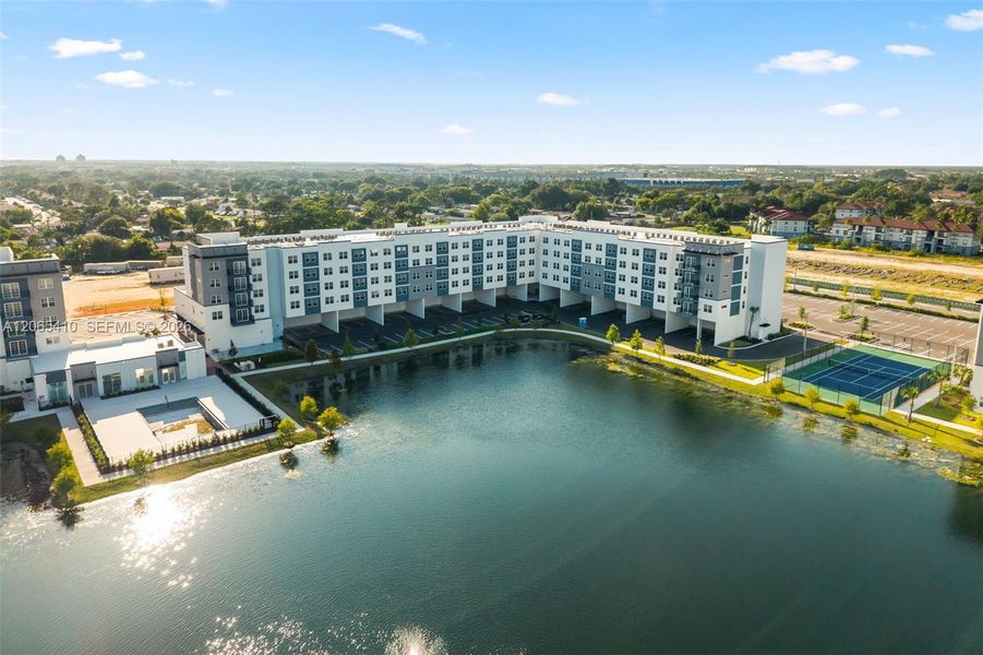 Condo located in Orlando, FL showcasing its design and architecture (Image 4).