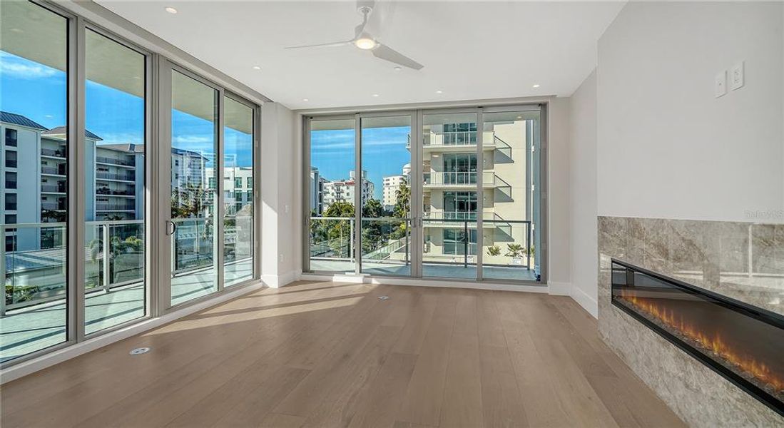 Spacious, unfurnished interior of a new home in , Sarasota (Image 16).