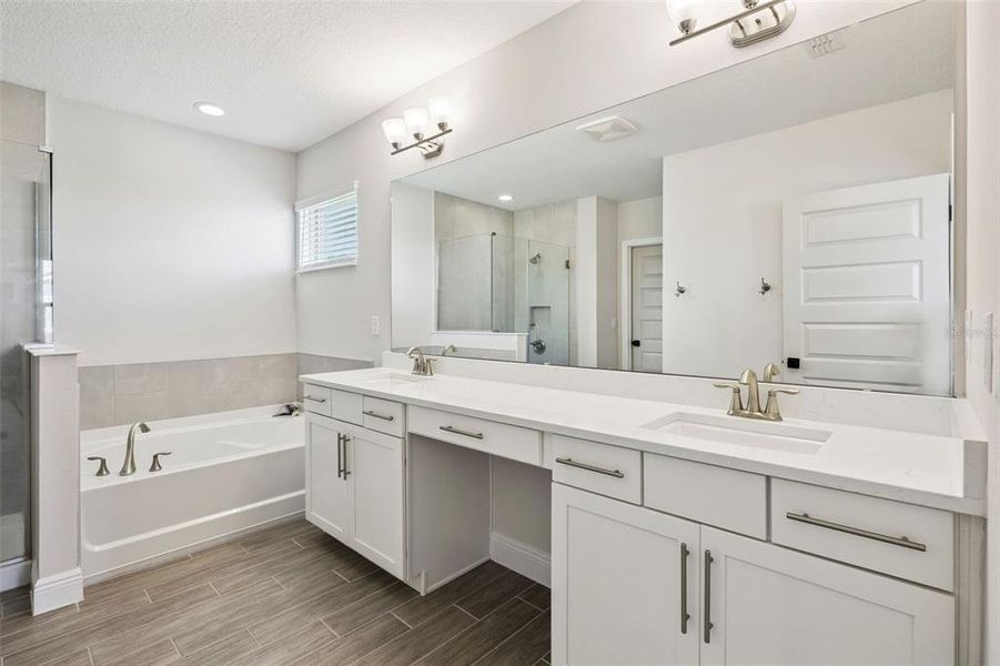 Furnished interior view inside a new home in , Winter Garden (Image 12).