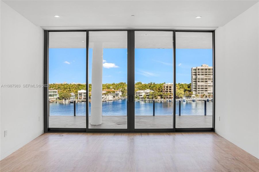 Spacious, unfurnished interior of a new home in , Miami (Image 63).