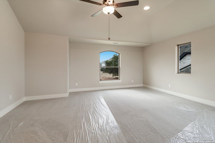 Spacious, unfurnished interior of a new home in Johnson Ranch, Bulverde (Image 15).