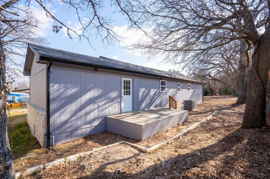 Exterior details and patio area of a home in , Comanche (Image 20).
