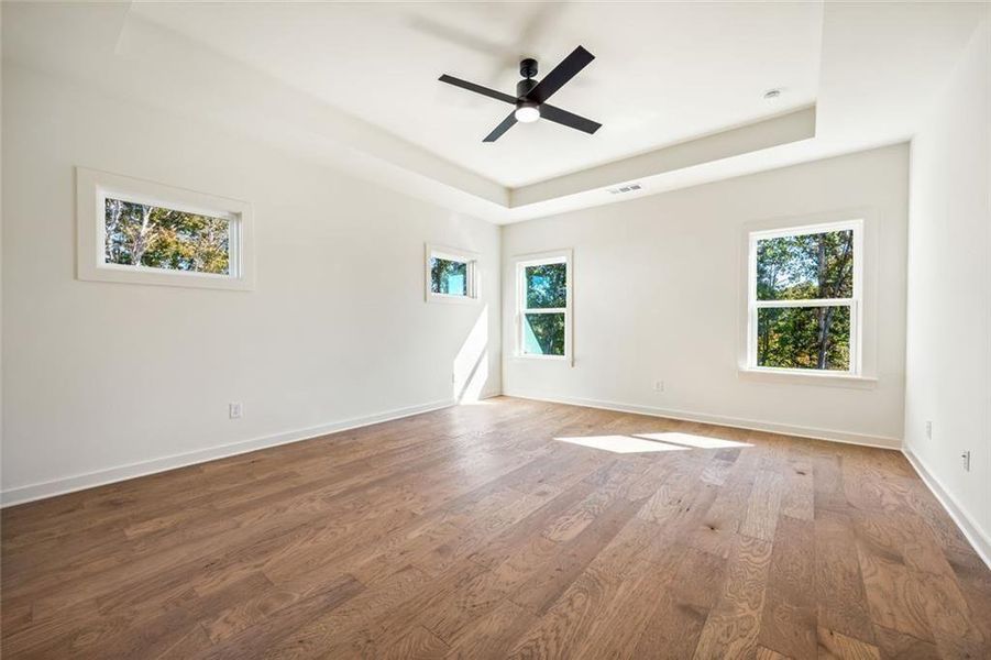 Spacious, unfurnished interior of a new home in Long Hollow Landing, Gainesville (Image 51).