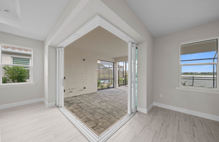 Spacious, unfurnished interior of a new home in Del Webb Oak Creek, North Fort Myers (Image 16).