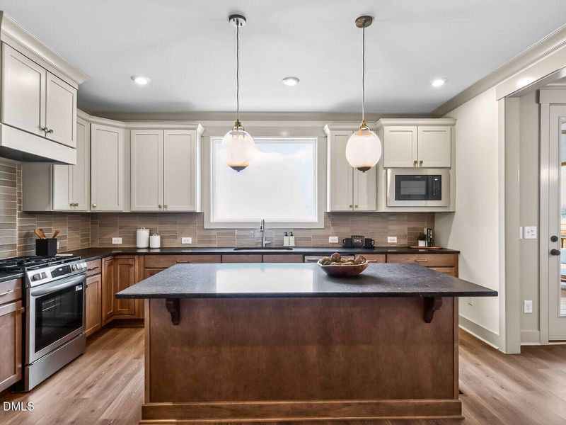 014-1280x960-kitchen