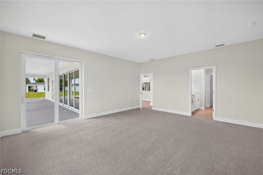 Spacious, unfurnished interior of a new home in Cape Coral, Cape Coral (Image 20).