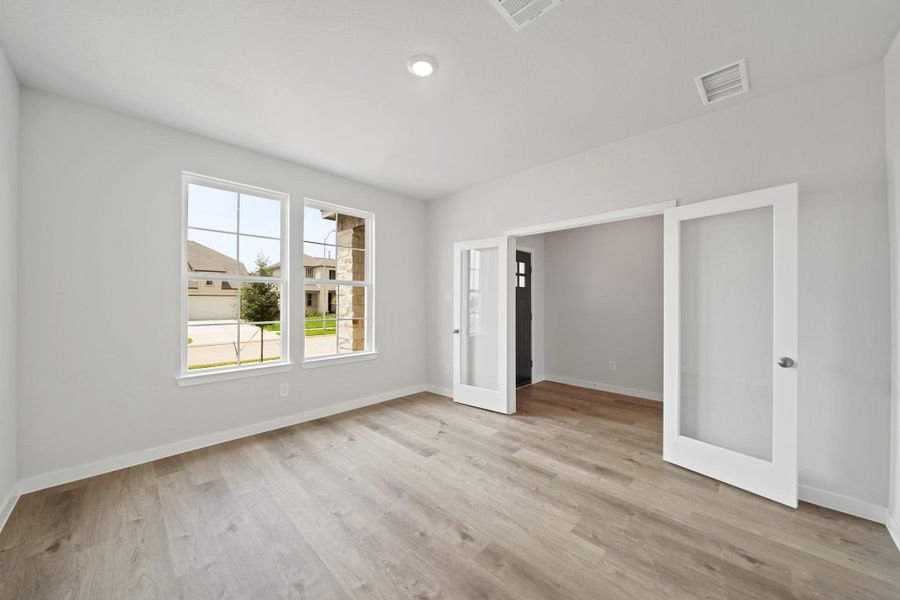 Spacious, unfurnished interior of a new home in Sunterra, Katy (Image 16).