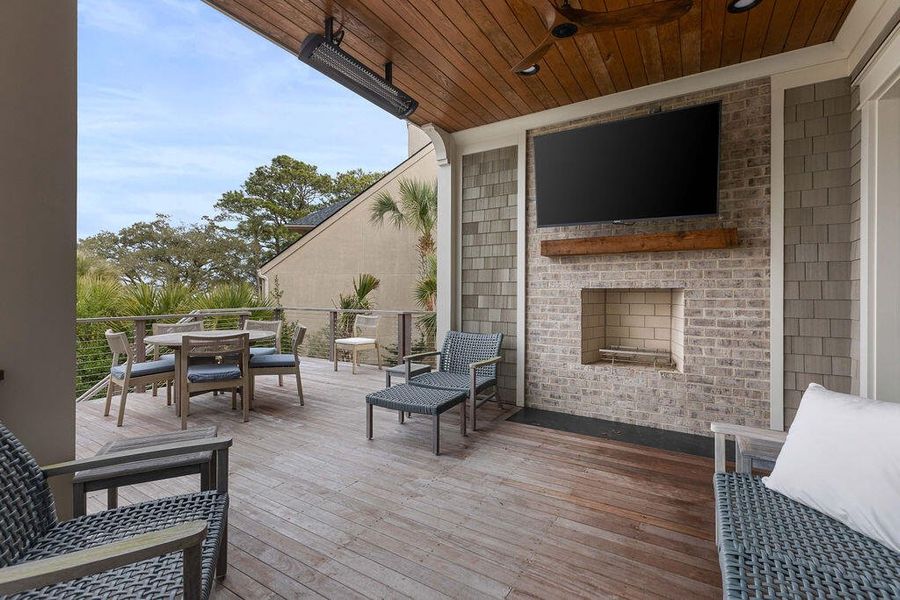 Exterior details and patio area of a home in , Kiawah Island (Image 33).
