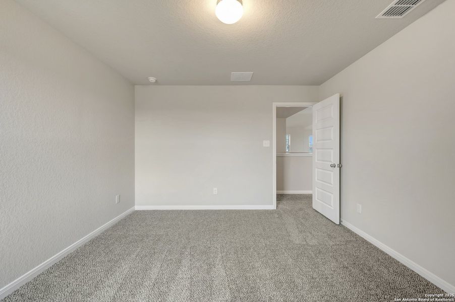 Spacious, unfurnished interior of a new home in Paloma Park, Converse (Image 26).