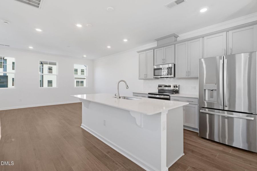 SUN_ElmGrove_Pic_Wyatt_QMI_31_Kitchen_7o