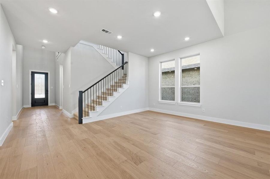 Spacious, unfurnished interior of a new home in Wildridge, Oak Point (Image 22).