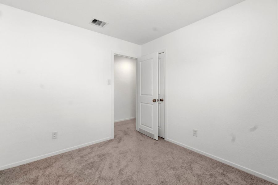 Spacious, unfurnished interior of a new home in Tavola, New Caney (Image 27).