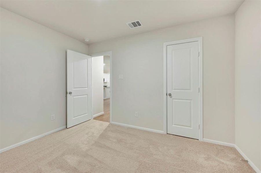 Spacious, unfurnished interior of a new home in ValleyBrooke, Mesquite (Image 25).