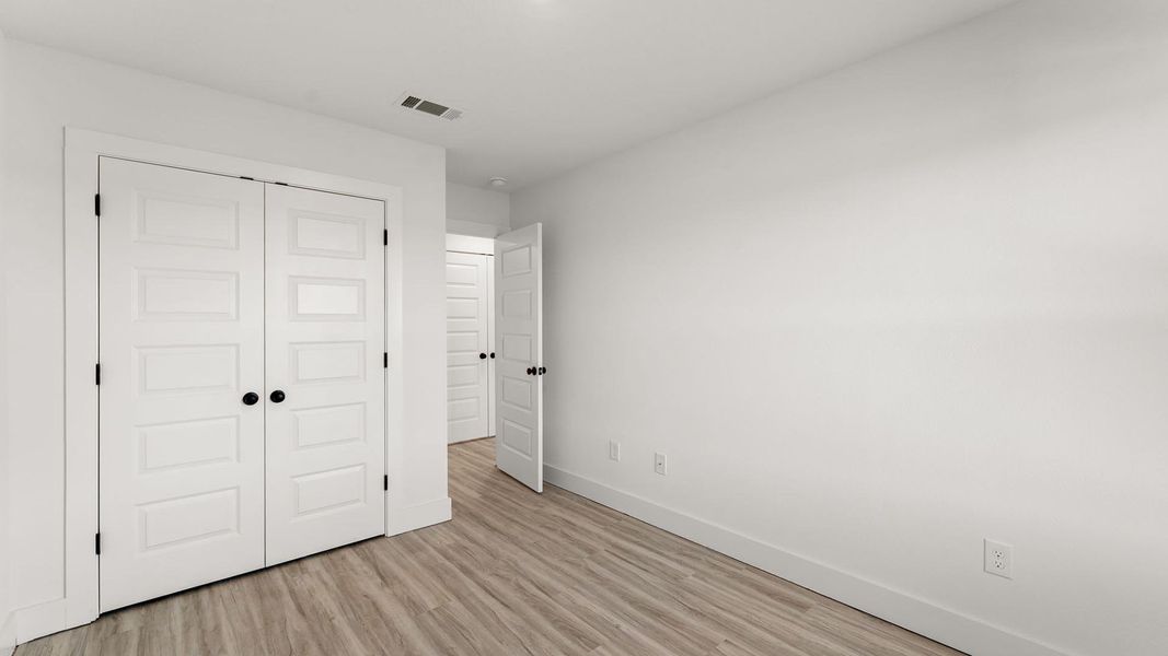 Spacious, unfurnished interior of a new home in Colonial East Townhomes, Panama City Beach (Image 25).