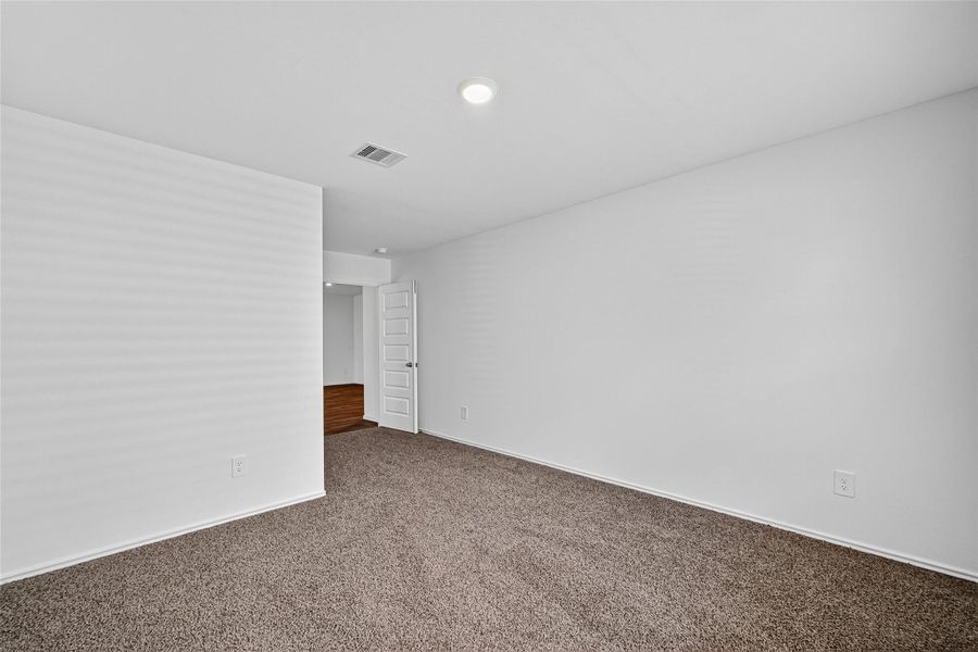 Spacious, unfurnished interior of a new home in Windstone on the Prairie, Richmond (Image 38).