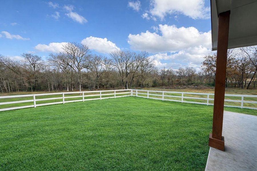 Fenced backyard with a rural view Fenced backyard with a rural view