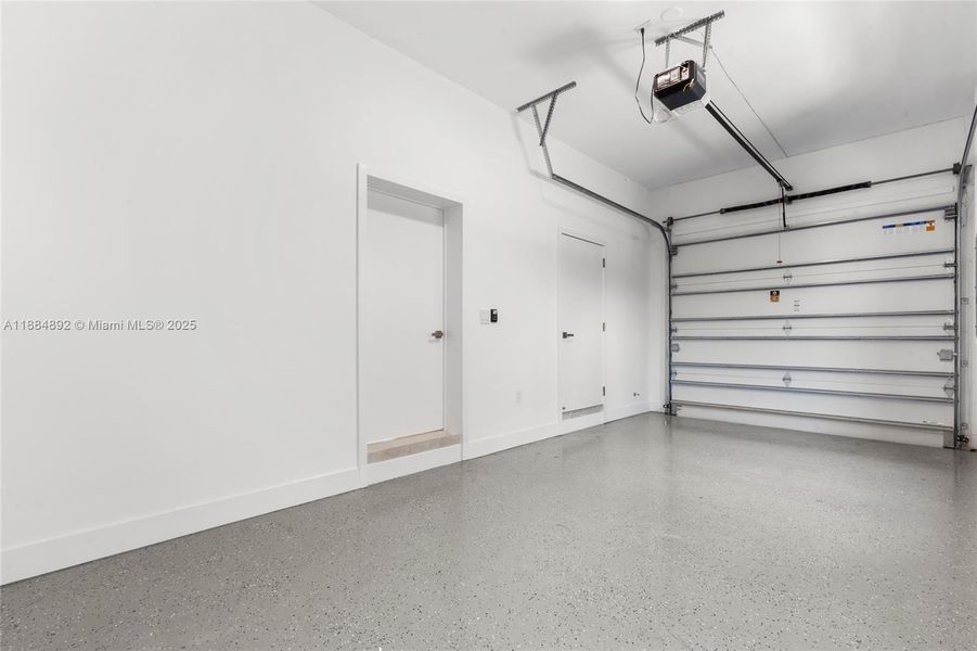 Spacious, unfurnished interior of a new home in , Coral Gables (Image 24).