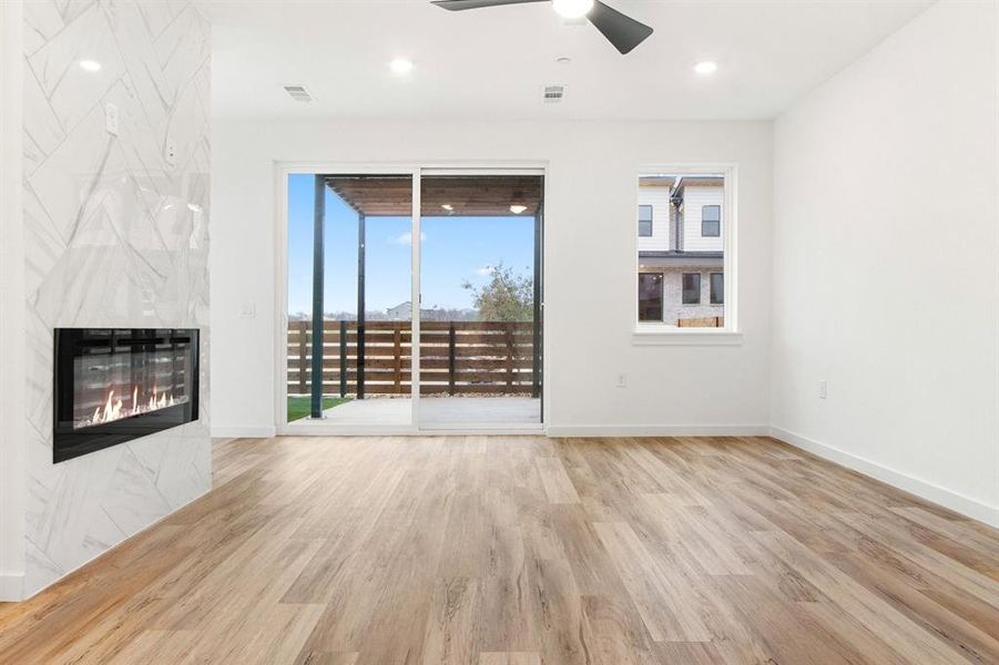 008-1435AzaleaDrive-Melissa-TX-75454-Living.jpg-SMALL 008-1435AzaleaDrive-Melissa-TX-75454-Living.jpg-SMALL