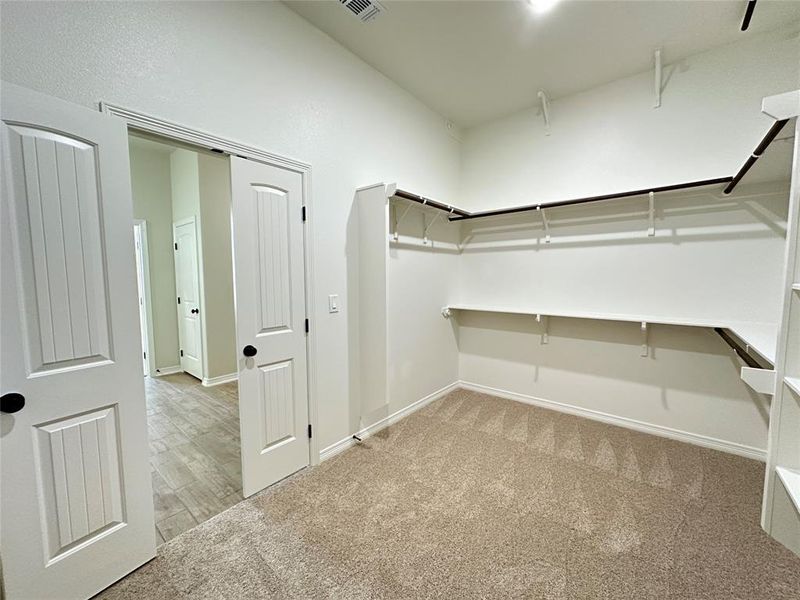 Spacious, unfurnished interior of a new home in , Lorena (Image 25).