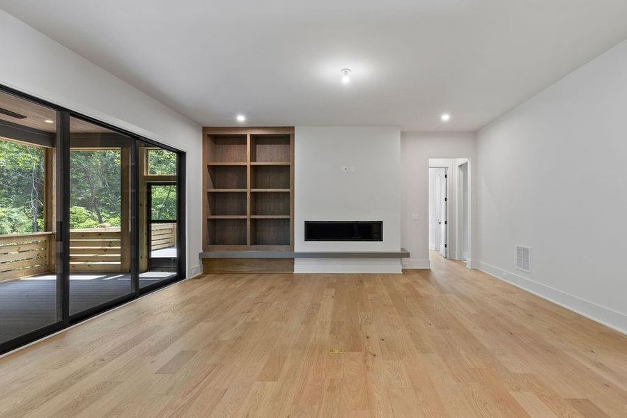 Spacious, unfurnished interior of a new home in Aster, Roswell (Image 75).