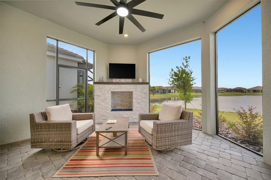 Exterior details and patio area of a home in , Palmetto (Image 3).