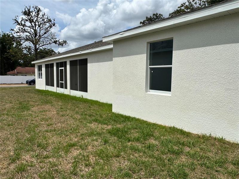 Exterior details and patio area of a home in , Dade City (Image 4).