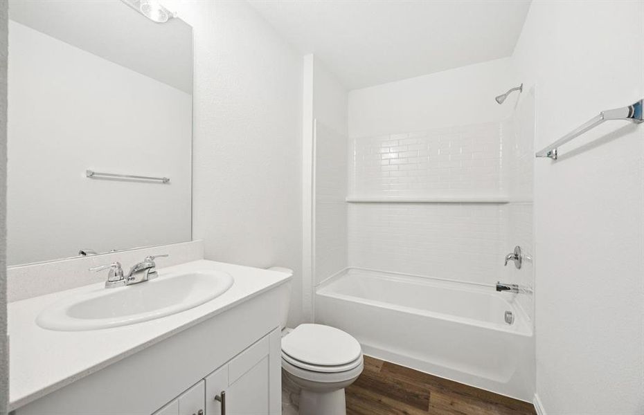Spacious secondary bathroom