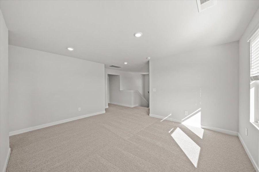 Spacious, unfurnished interior of a new home in Brayfield Manor - Signature Collection, Wellford (Image 16).