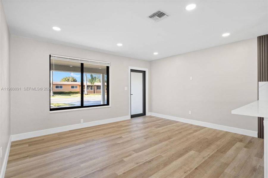 Spacious, unfurnished interior of a new home in , Cutler Bay (Image 28).