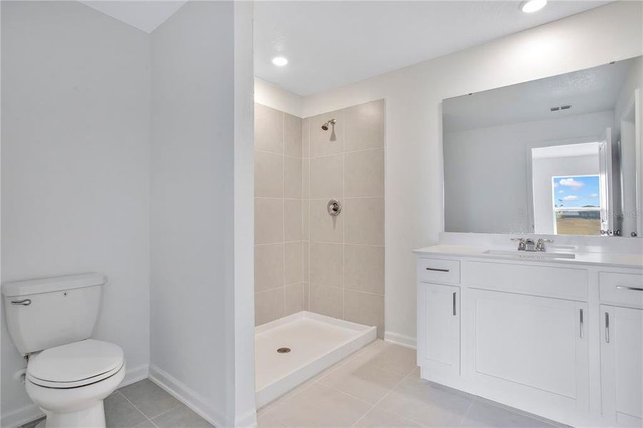 Furnished interior view inside a new home in Peace Creek Reserve, Winter Haven (Image 10).